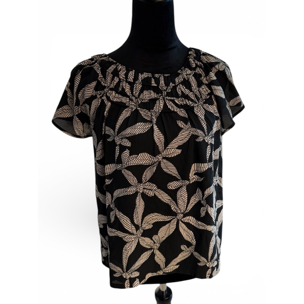 LOFT Black White Floral Print Smocked Neck Short Sleeve Blouse Top M